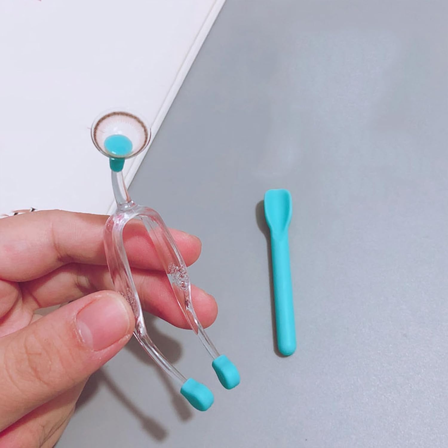 A Soft Contact lens remover for Users with Long Nails